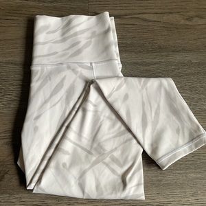 ATHLETA leggings with stash pockets